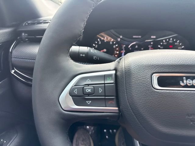Used 2025 Silver Jeep Latitude image 23