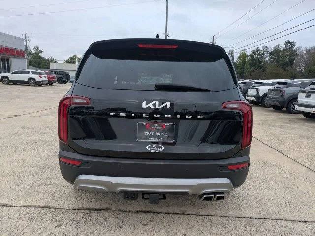 Used 2022 Black Kia EX image 5