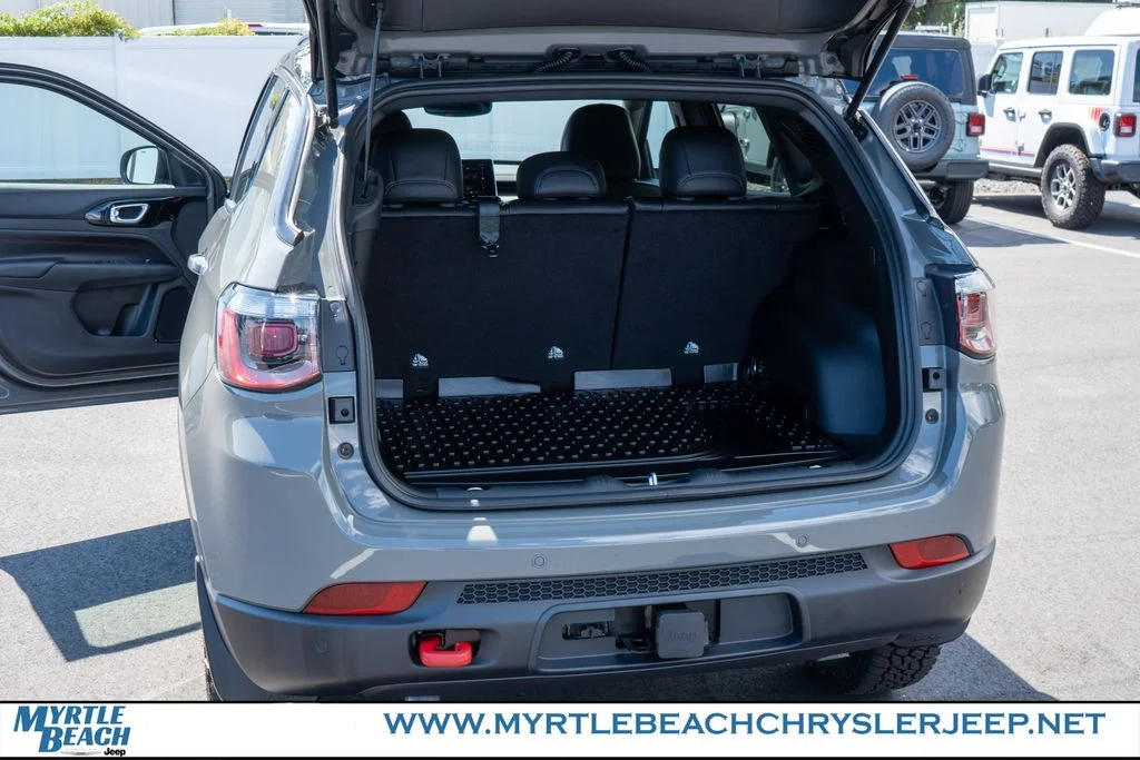New 2026 Sting-Gray Clear-Coat Exterior Paint Jeep Trailhawk image 33