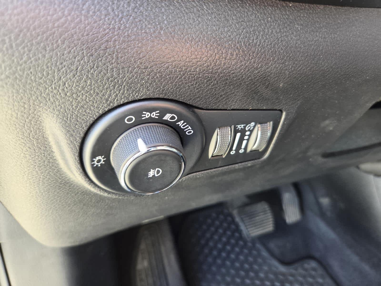 Used 2023 Granite Crystal Metallic Clearcoat Jeep Trailhawk image 17