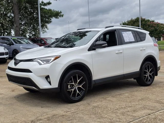 2017 Toyota RAV4 SE's photo