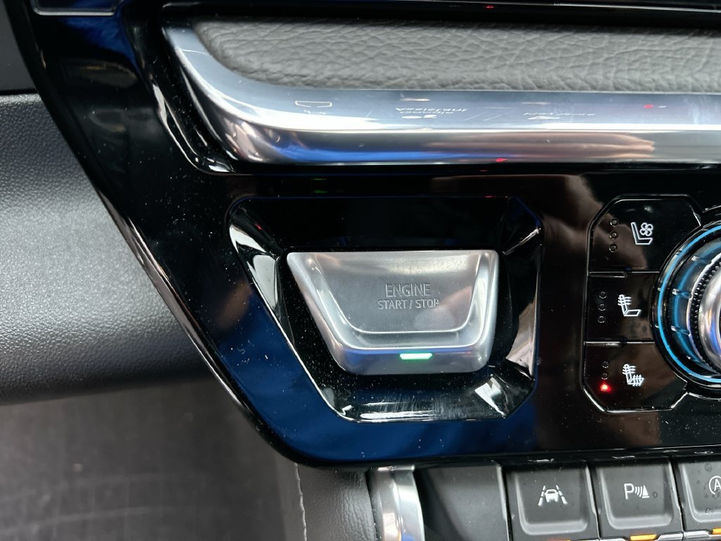 Used 2025 Onyx Black GMC Denali image 20