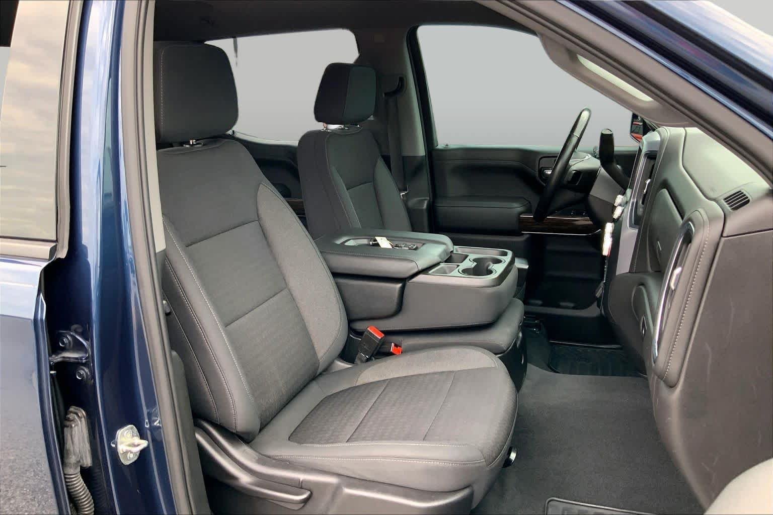 Used 2021 Pacific Blue Metallic GMC Elevation image 9