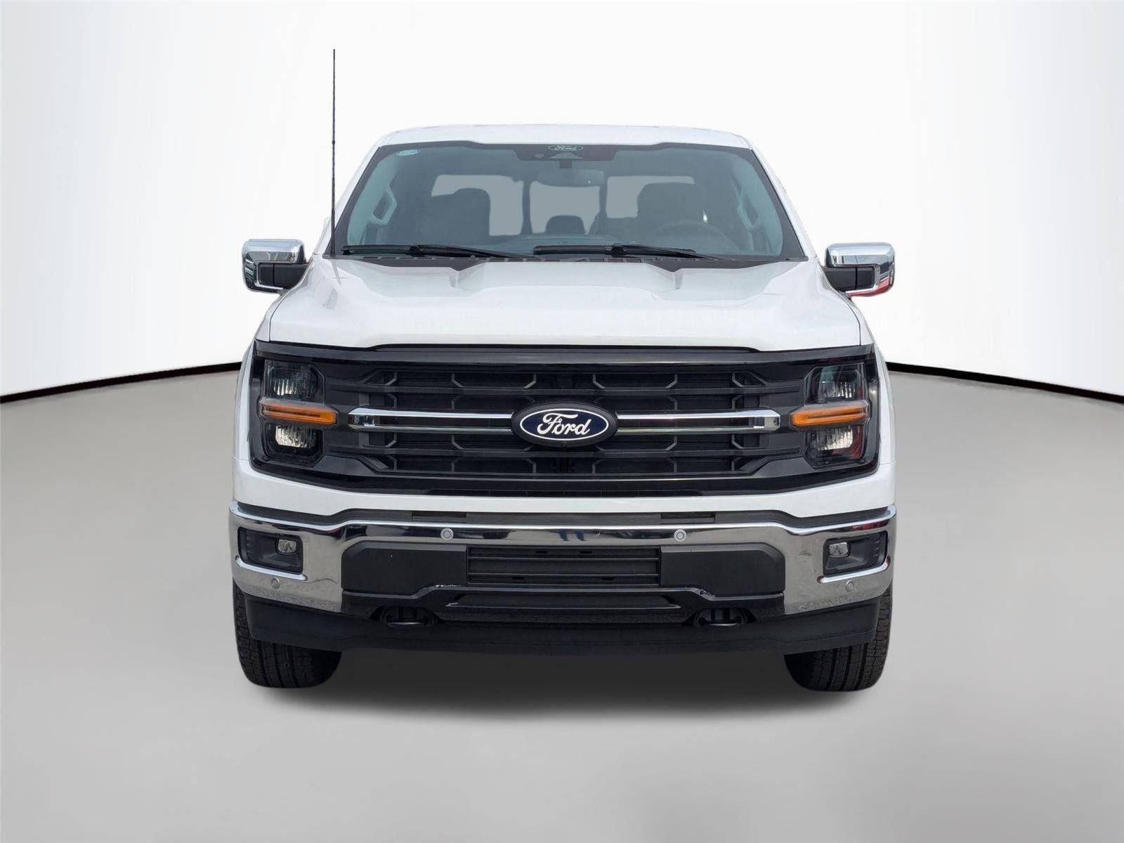 New 2025 Oxford White Ford XLT image 2