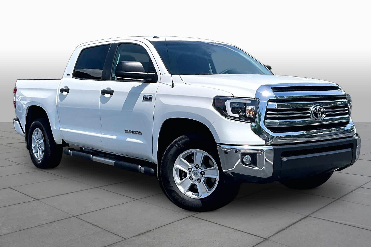 Used 2017 Super White Toyota SR5 image 2
