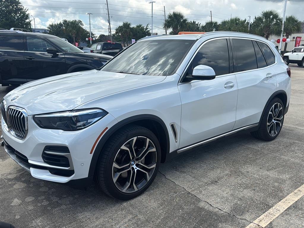 Used 2022 WHITE BMW  image 1