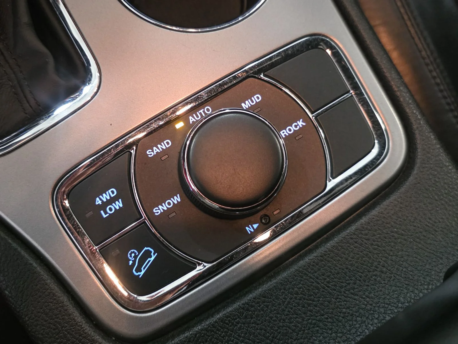 Used 2018 Red Jeep Limited image 28