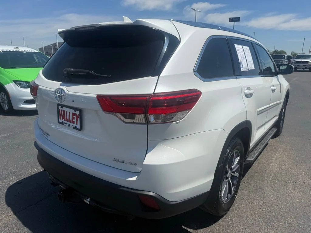 Certified Used 2019 Blizzard Pearl Toyota XLE image 4