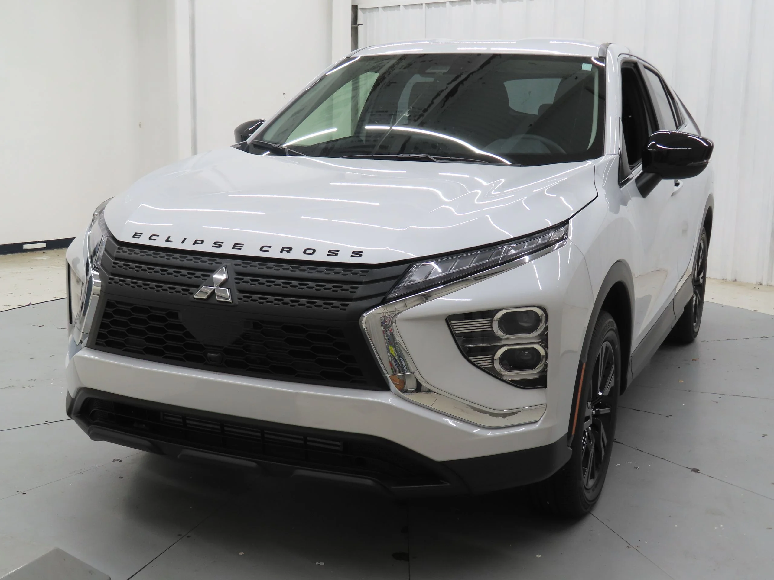 New 2026 White Mitsubishi LE image 8