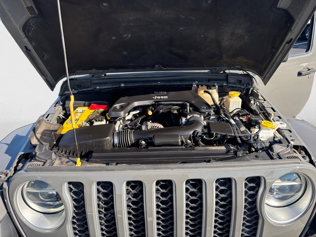 Certified Used 2020 Gray Jeep Overland image 14