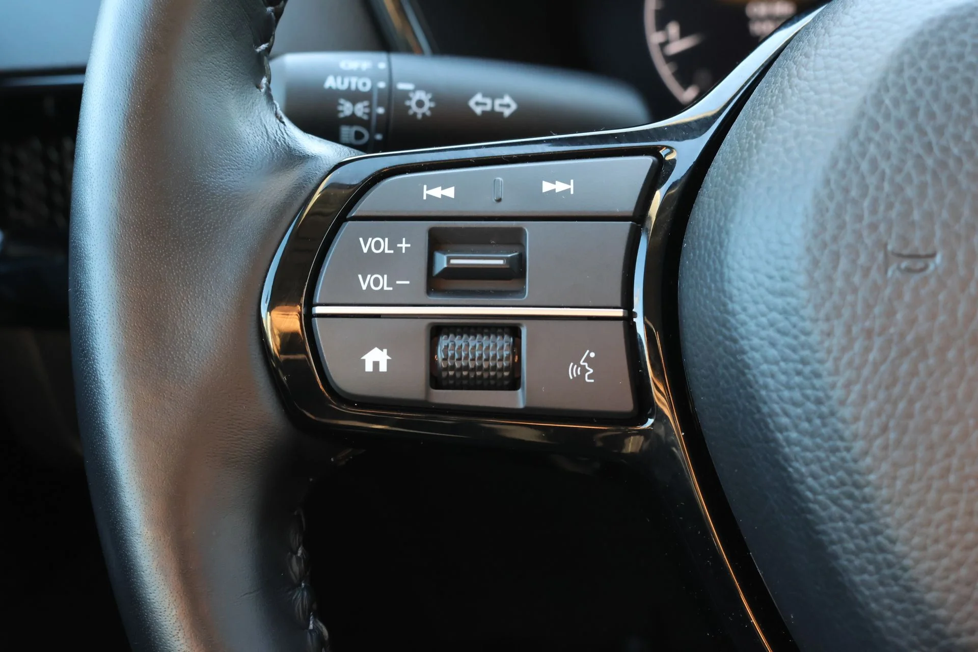Used 2025  Honda EX-L image 8