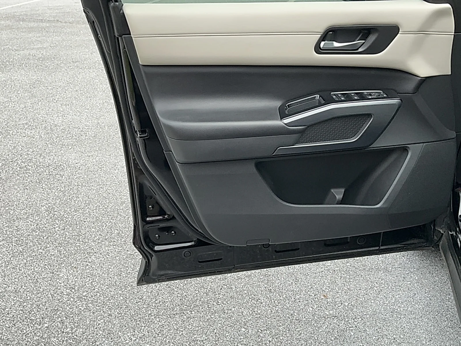 Used 2023 Super Black Nissan SL FWD image 6