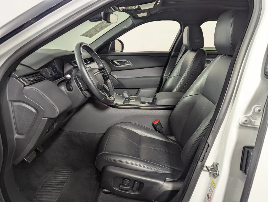 Certified Used 2025 White Land Rover Dynamic SE image 4