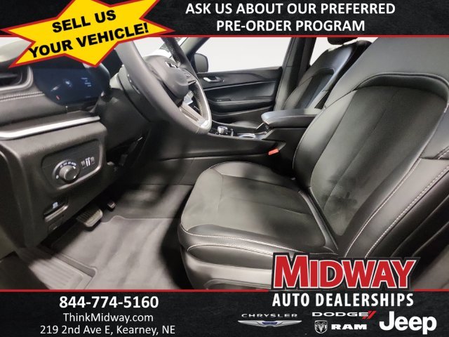 Used 2025 Gray Jeep Altitude X image 9
