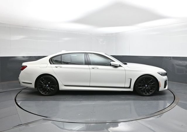 Used 2022 White BMW 740i image 15