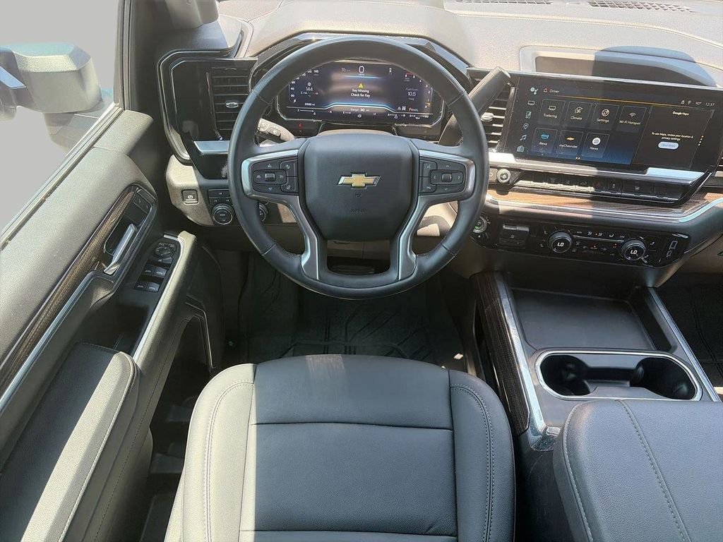 Used 2025 White Chevrolet LT image 10