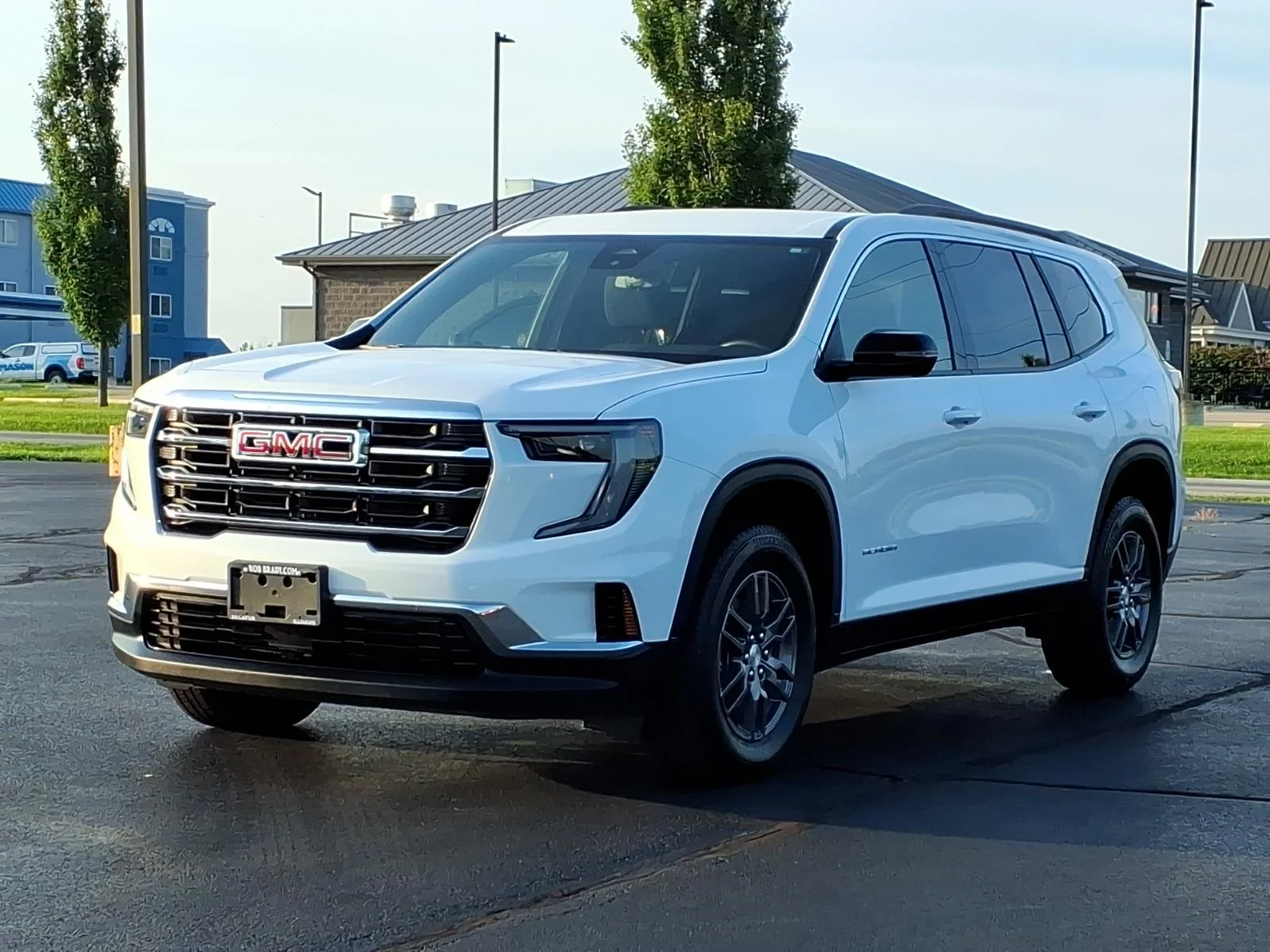 Used 2025 White GMC Elevation image 16