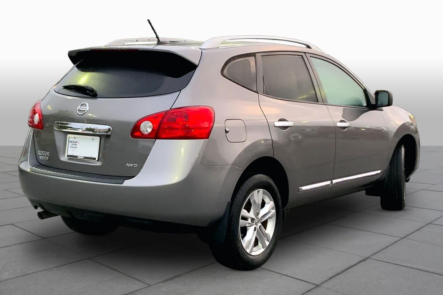 Used 2015 Platinum Graphite Nissan S image 13