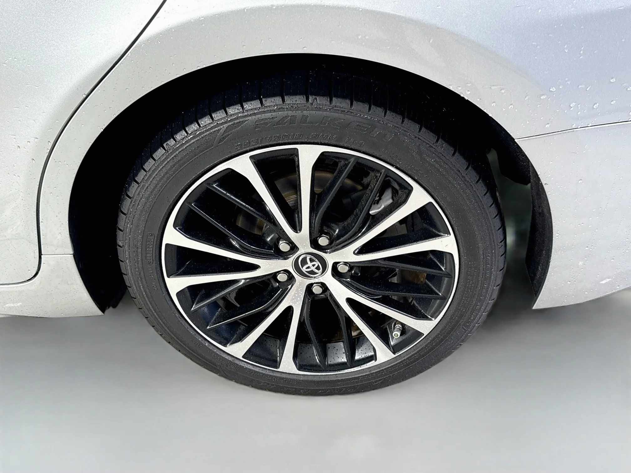 Used 2018 Celestial Silver Metallic Toyota SE image 28