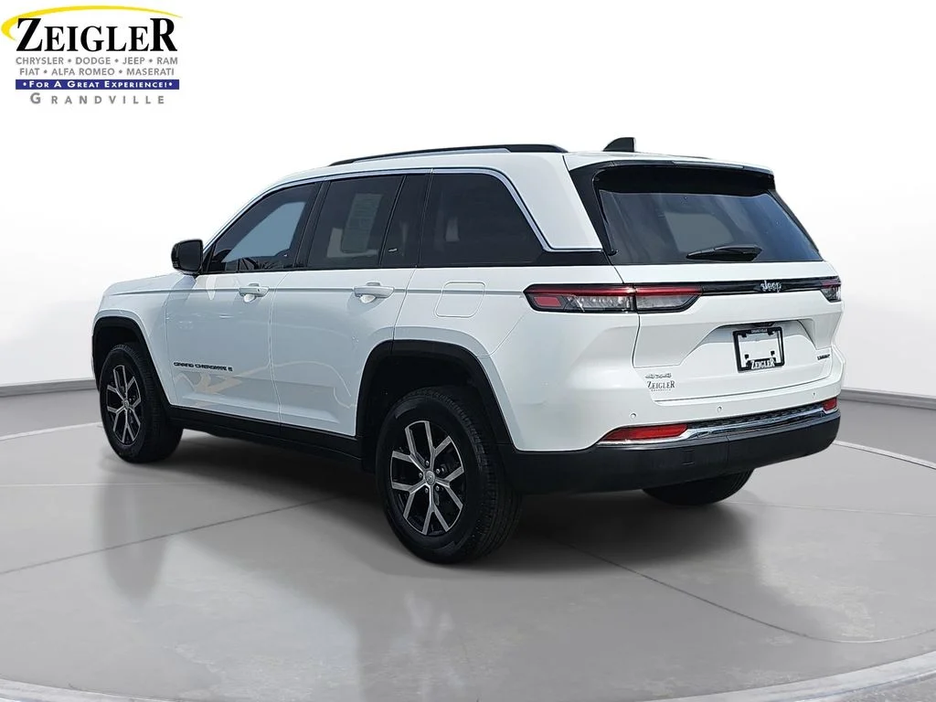 Used 2023 White/off-white Jeep Limited image 7