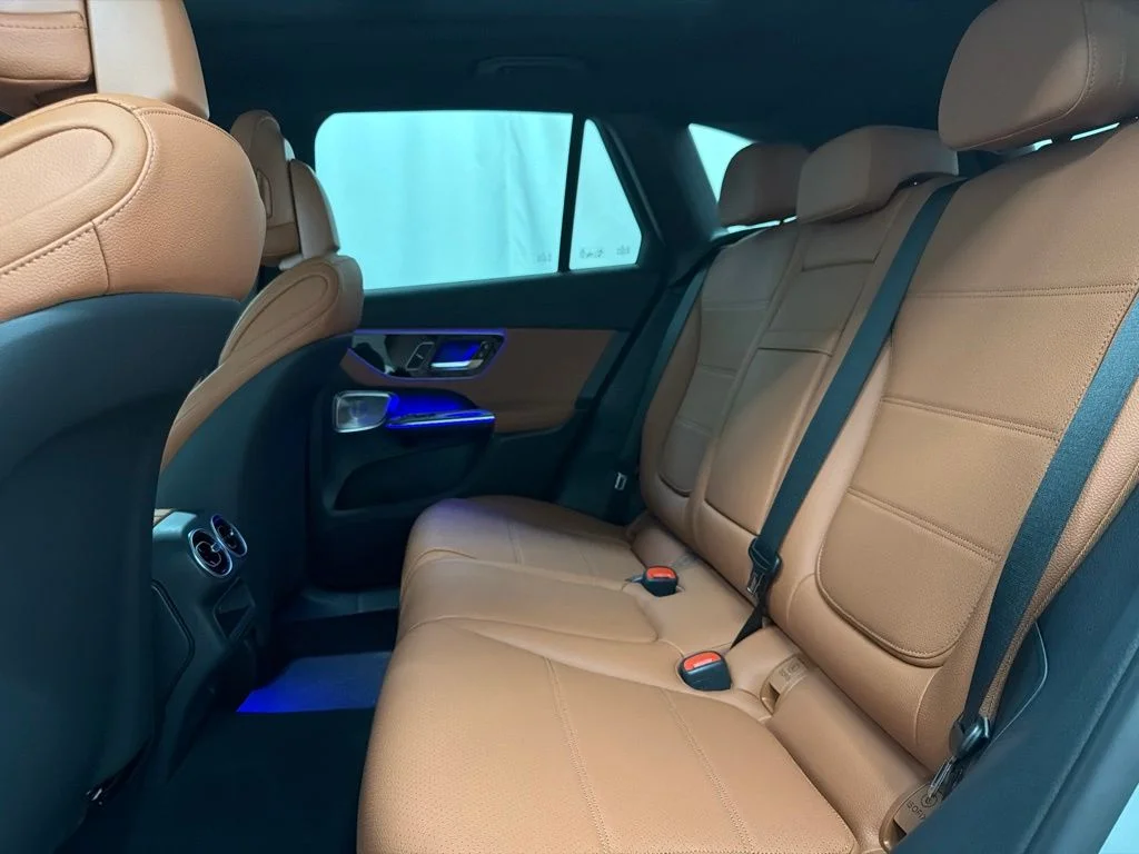 New 2027 White Mercedes-Benz GLC 300 image 23