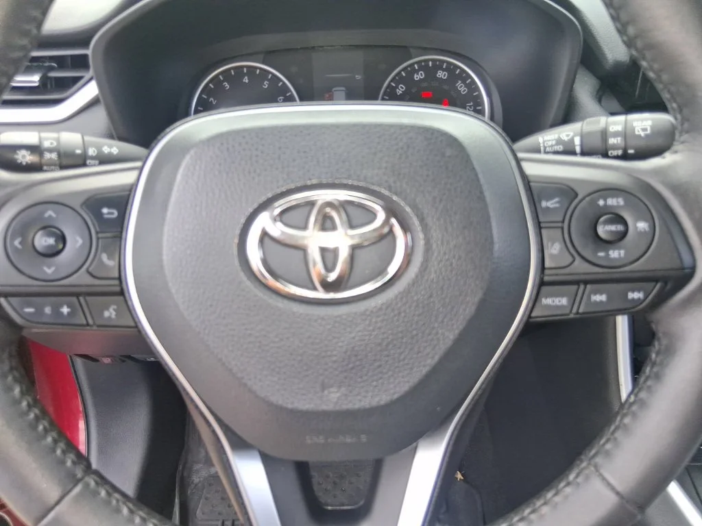 Used 2022 Red Toyota XLE Premium image 12