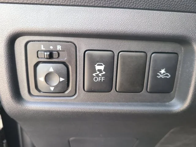 Used 2024  Mitsubishi ES image 31