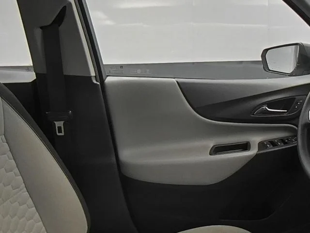Used 2018 White Chevrolet LS image 34