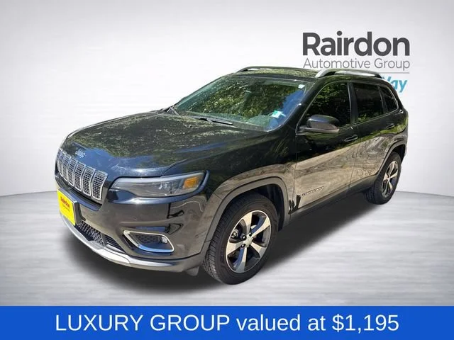 Used 2019 Diamond Black Crystal Pearlcoat Jeep Limited image 3