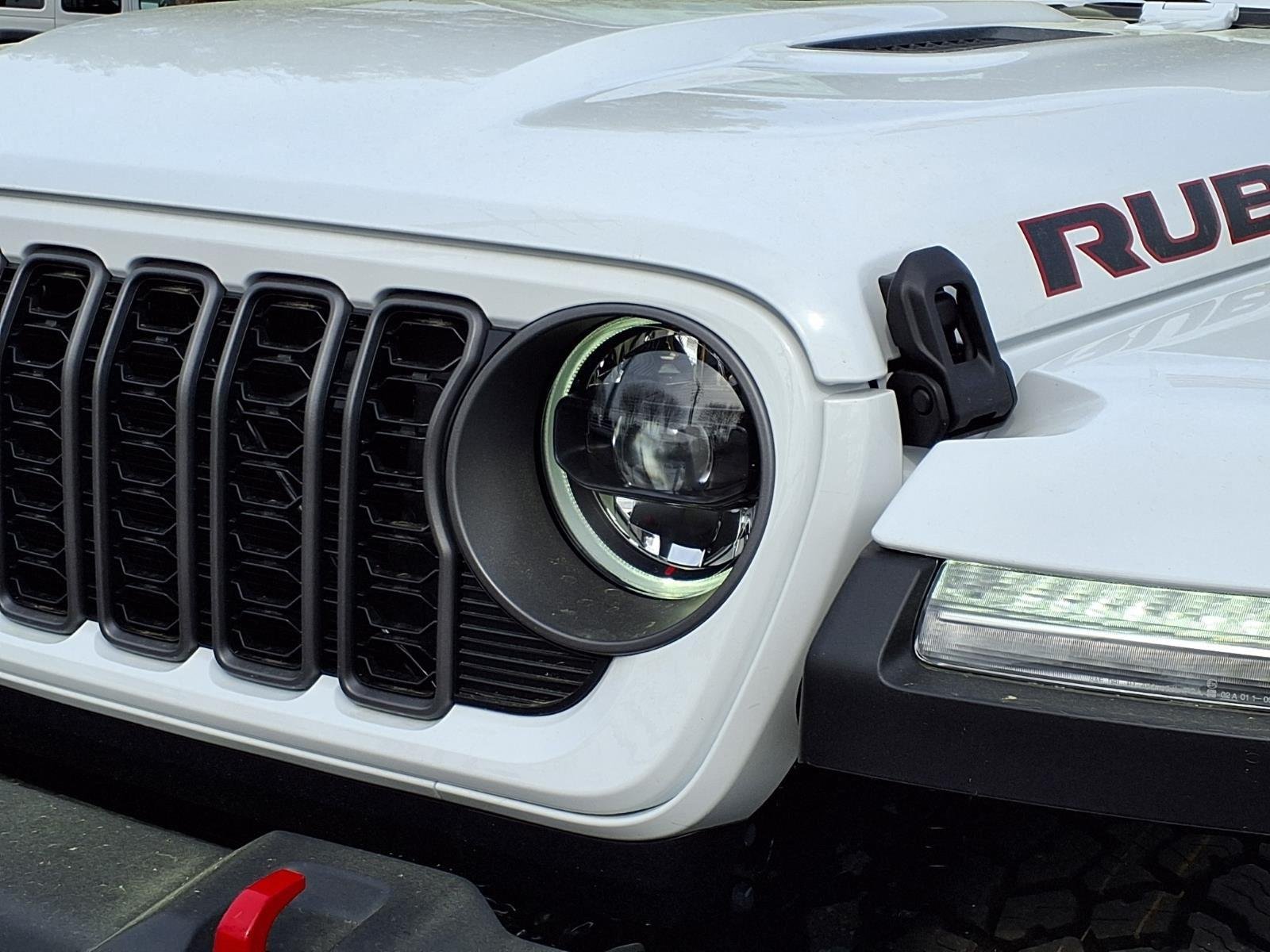 New 2026 Bright White Clear-Coat Exterior Paint Jeep  image 14