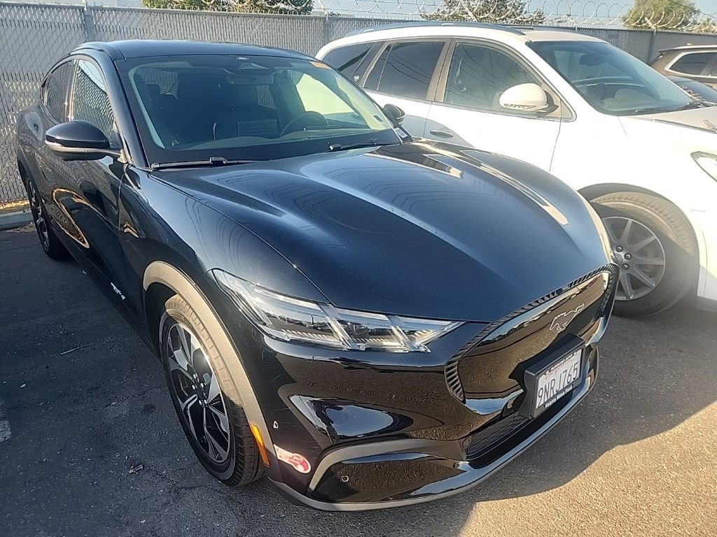 Used 2024 Black Ford Select image 1