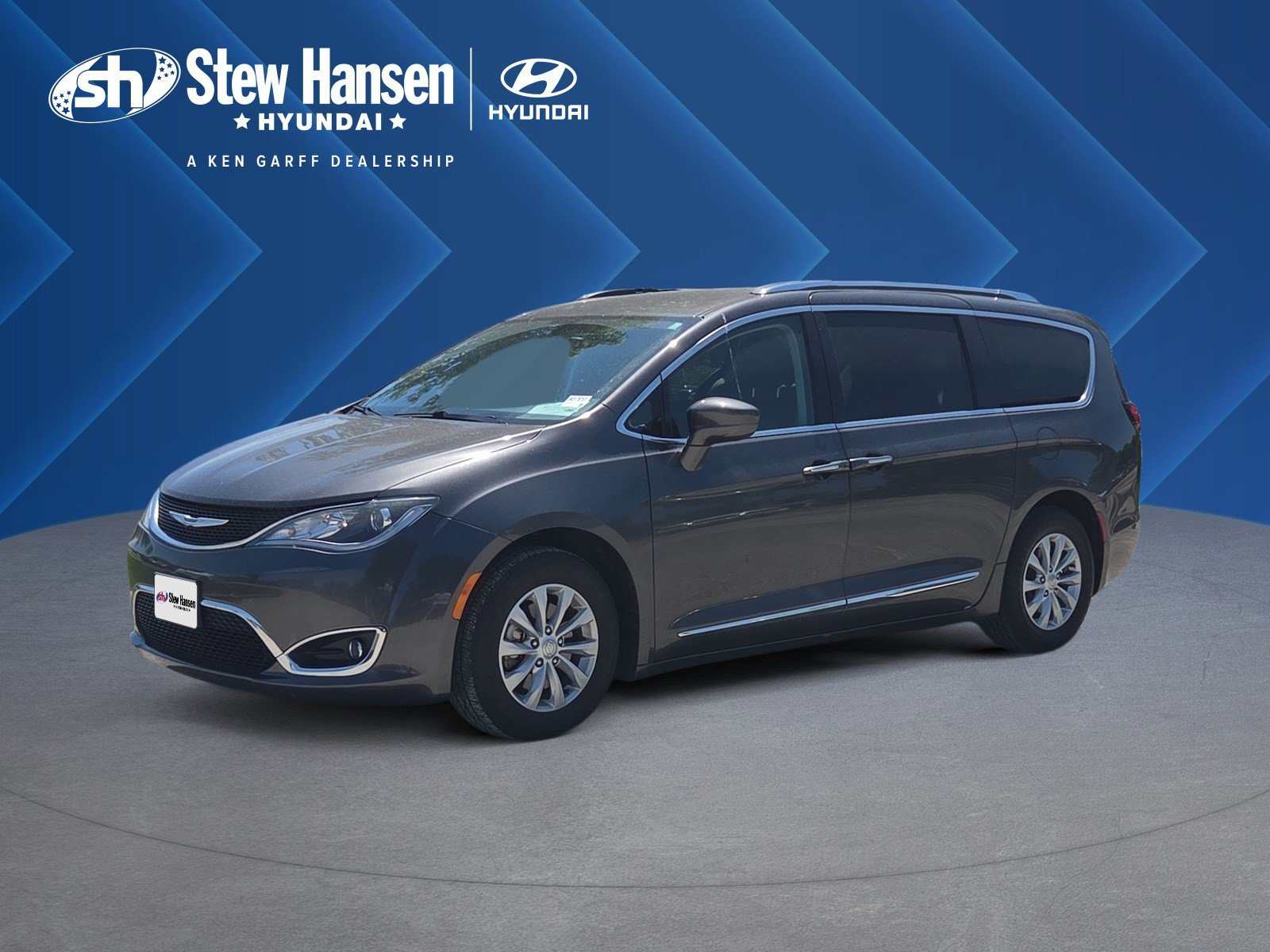 2018 Chrysler Pacifica Touring L Plus's photo