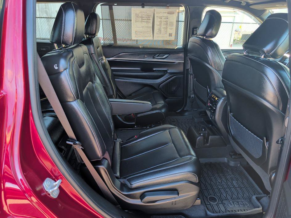 Used 2025 Velvet Red Pearlcoat Jeep Limited image 13