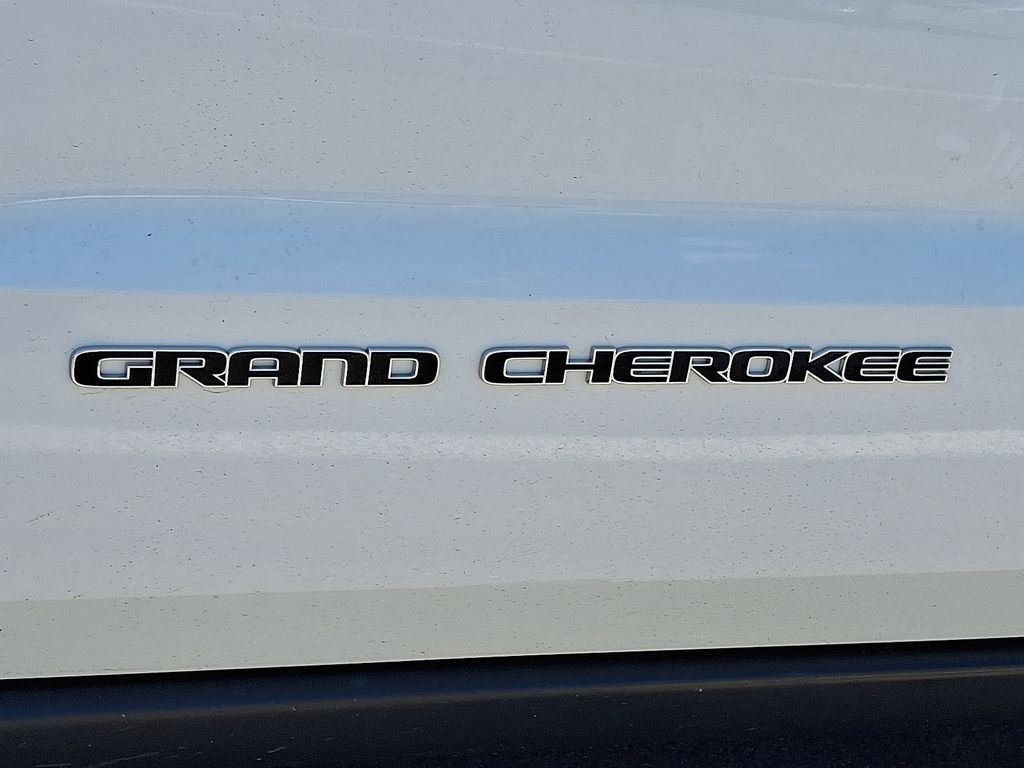 Used 2018 White Jeep Limited image 9