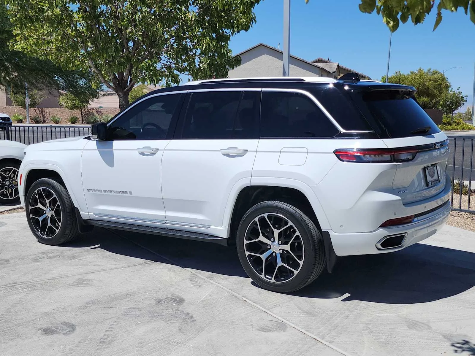 Used 2022 Bright White Clearcoat Jeep Summit Reserve image 6