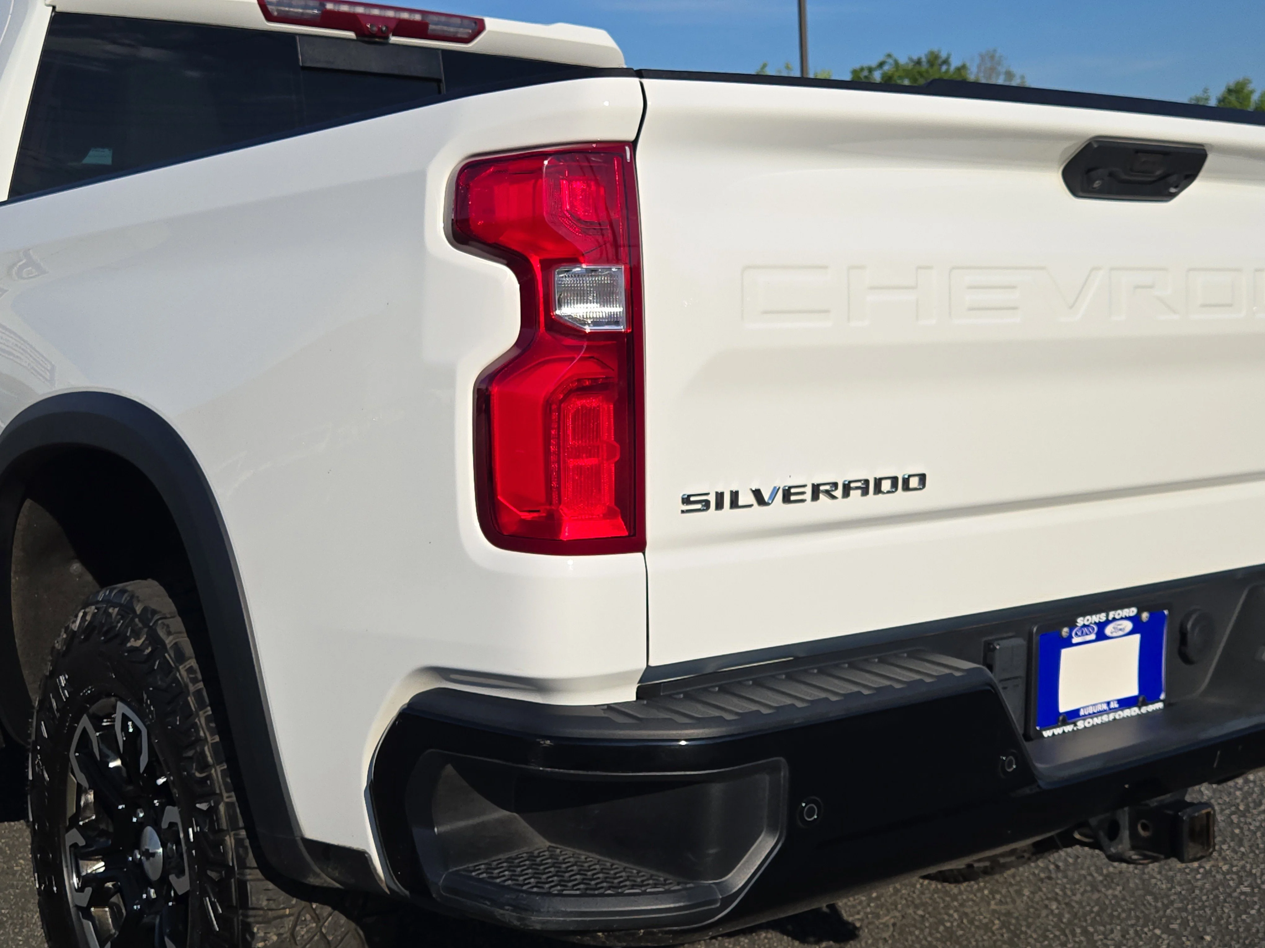 Used 2024 Summit White Chevrolet ZR2 image 9