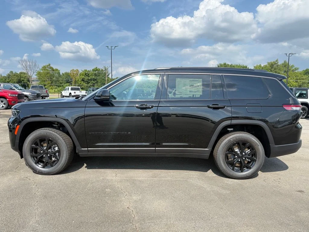 Used 2026 Black Jeep Altitude image 4