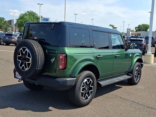 Used 2025 Green Metallic Ford Outer Banks image 6
