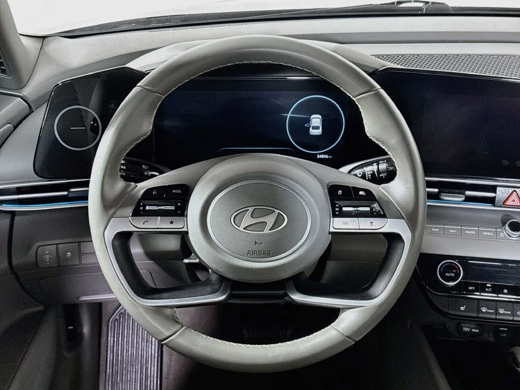 Used 2025 Gray Hyundai SEL Convenience image 13