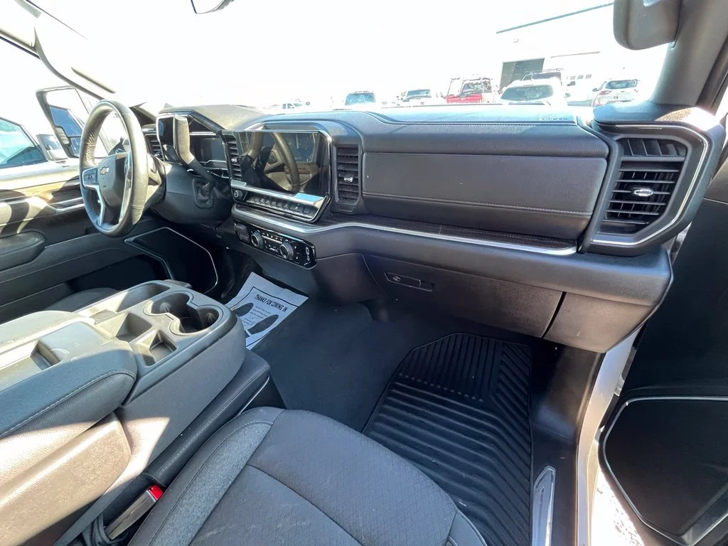 Used 2025 White Chevrolet LT image 19
