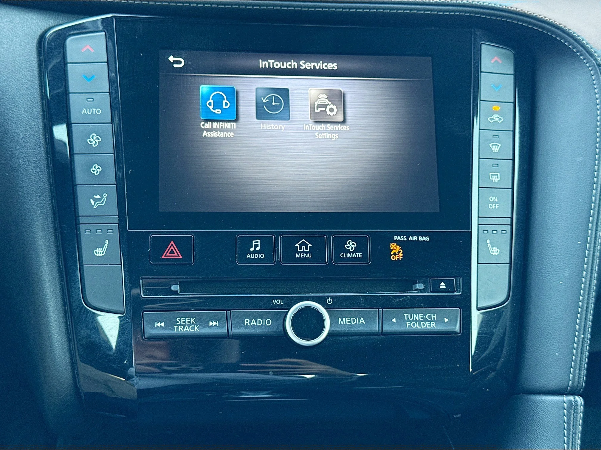 Used 2022 Majestic White INFINITI LUXE image 35