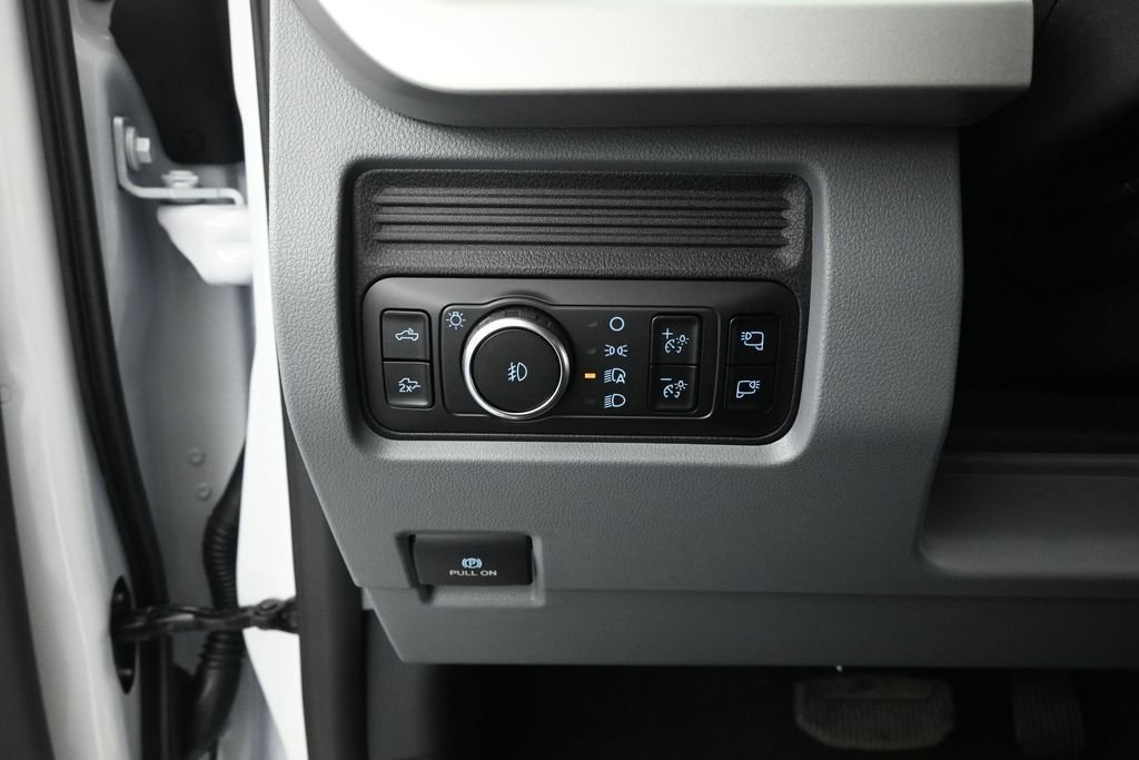 New 2026 Oxford White Ford XLT image 12