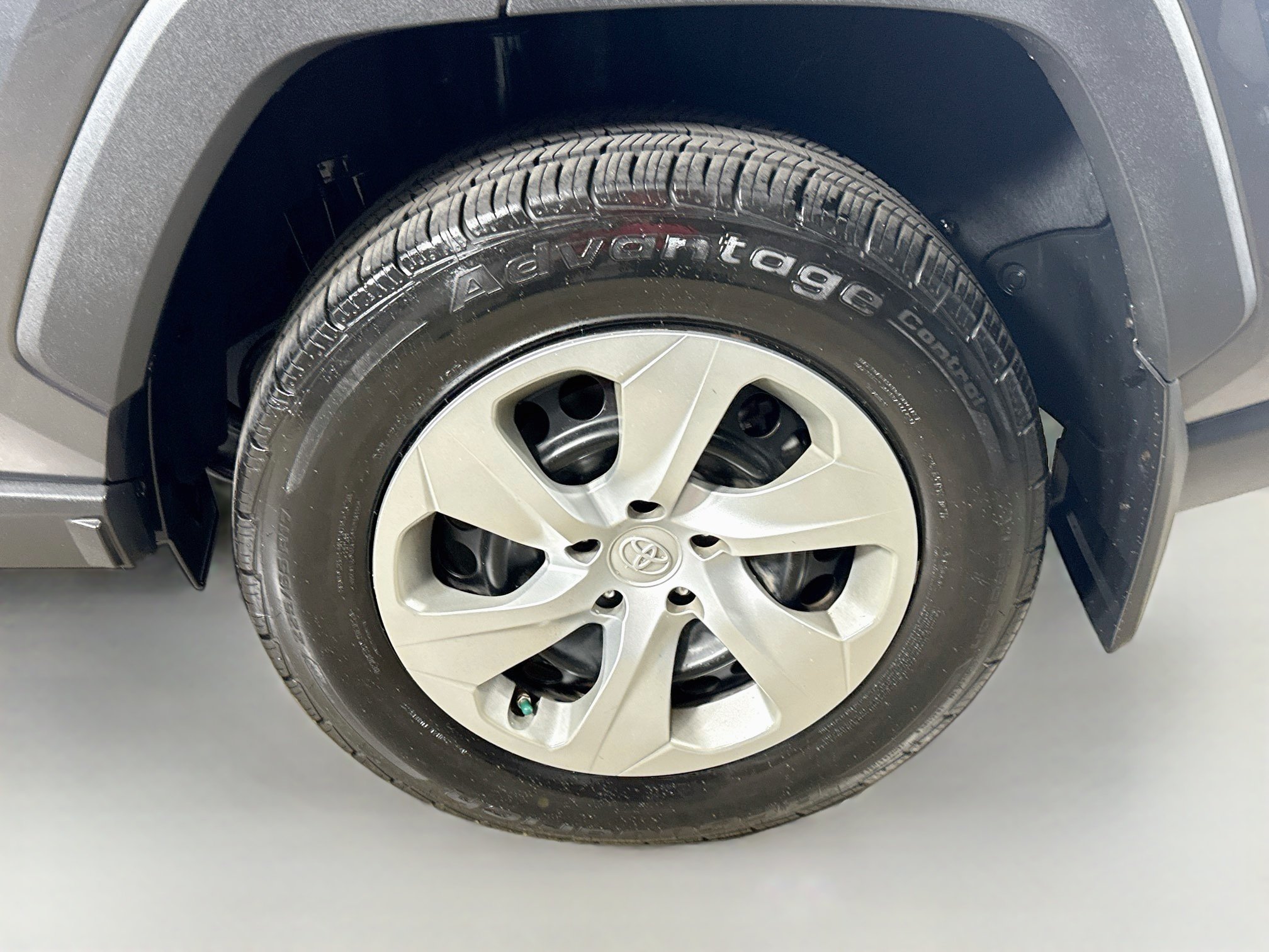 Used 2021 Magnetic Gray Metallic Toyota LE image 27
