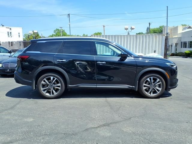 Used 2025 Black INFINITI LUXE image 5