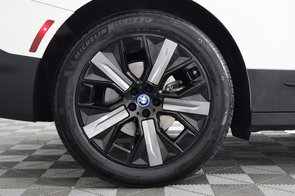 Certified Used 2025 Alpine White BMW xDrive50 image 15