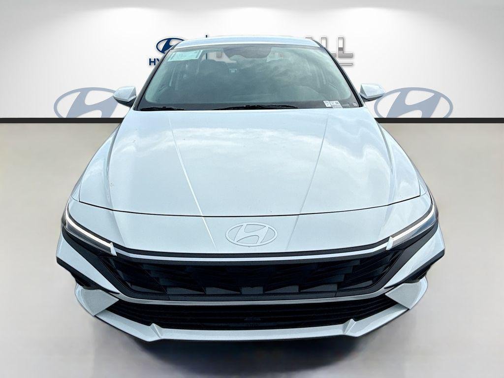 New 2026 Serenity White Hyundai SE image 2