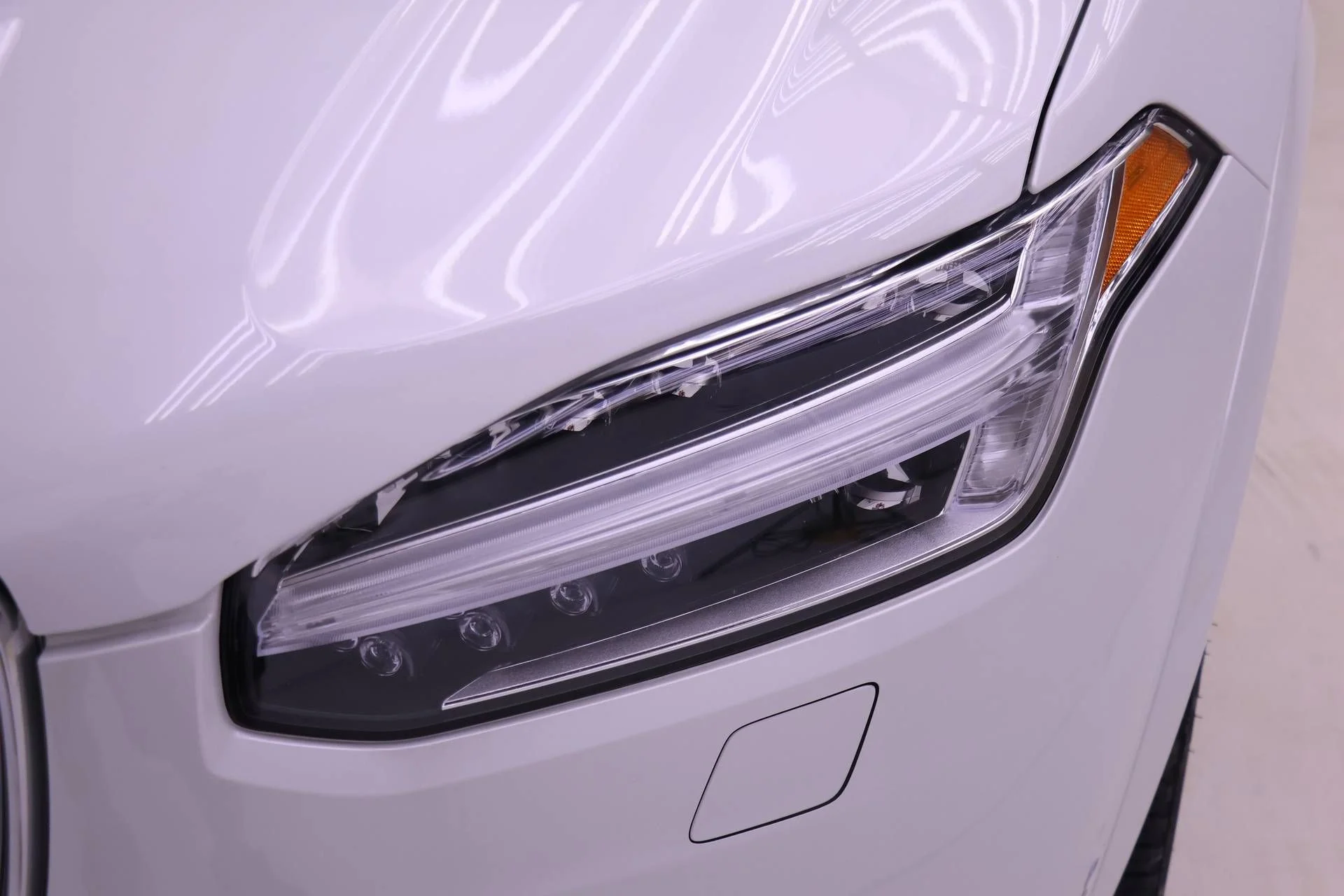 Certified Used 2023 White Volvo T8 Plus 6 Passenger image 25
