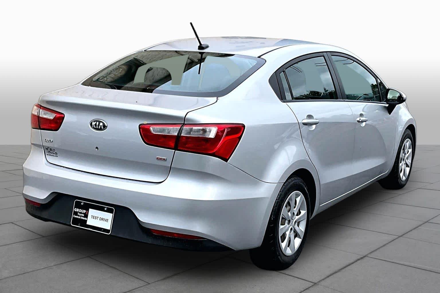 Used 2016 Bright Silver Metallic Kia LX image 13