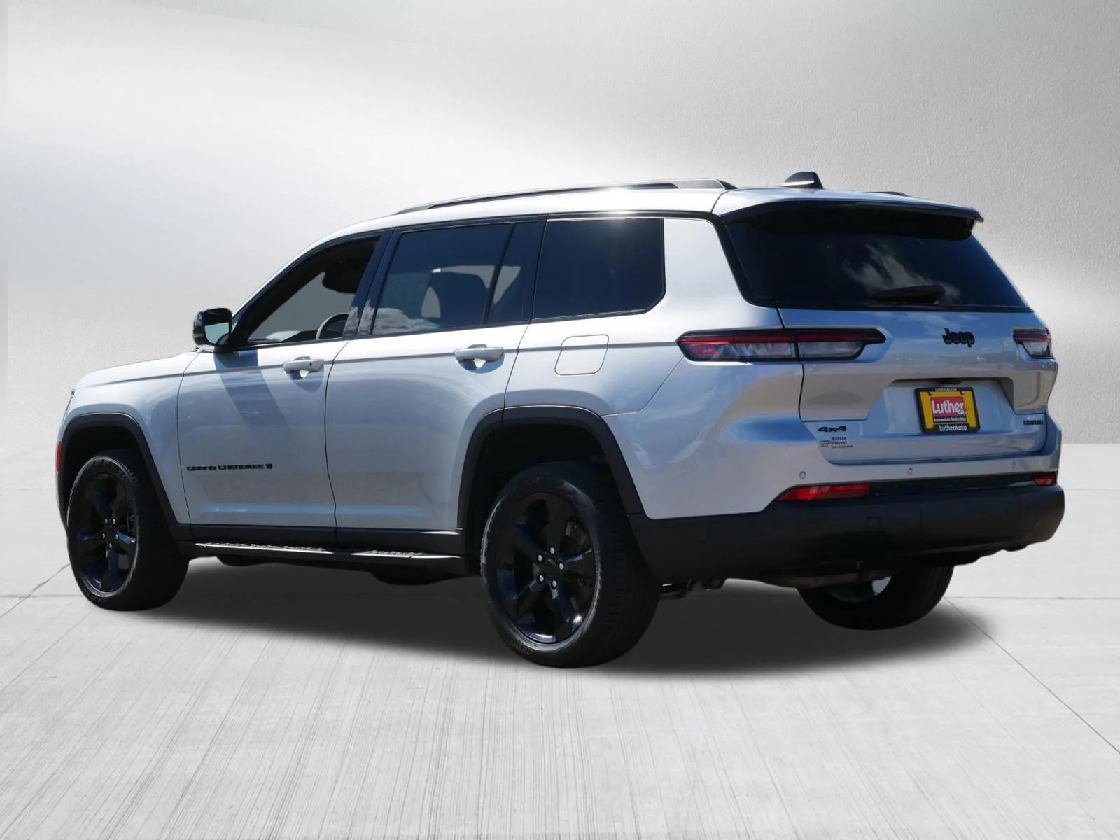 Used 2024 Silver Zynith Jeep Limited image 5