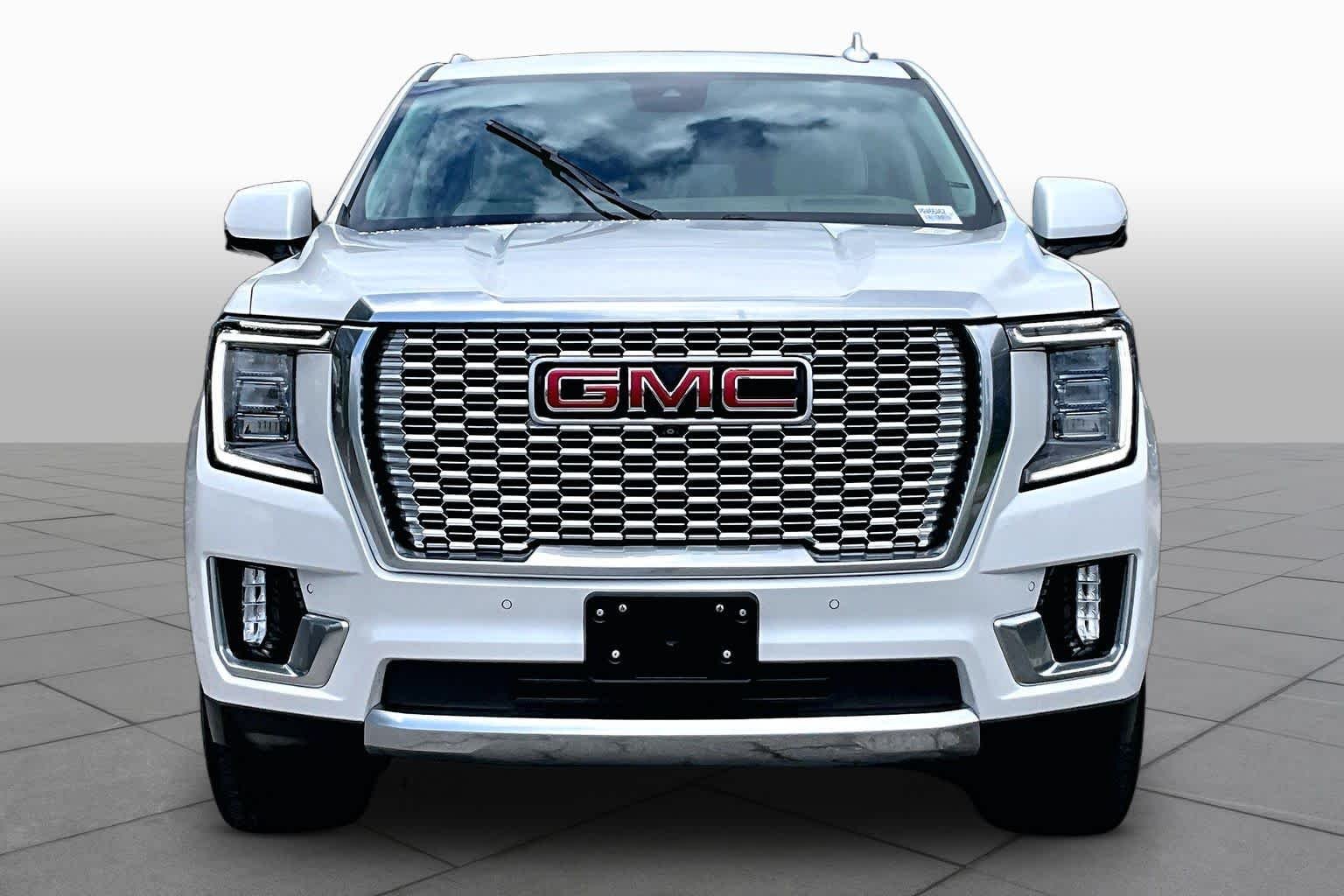 Used 2023 White Frost Tricoat GMC Denali image 4